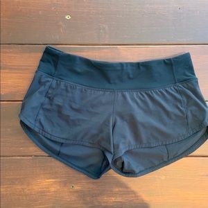Lululemon Black Speed Up Shorts 2.5”